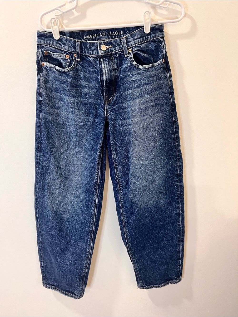 American Eagle Stretch Barrel Jeans – Medium Wash Size 2 - Picture 2 of 7